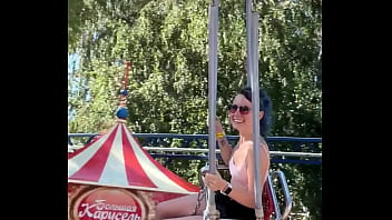 Blowjob in public in the Ferris Wheel