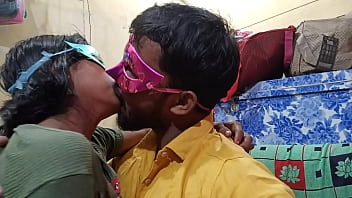 Casal indiano casado fazendo sexo na noite de Ano Novo em estilo caseiro completo Desi em hindi sujo