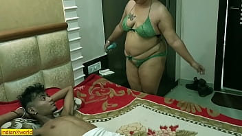 Desi ama il sesso con la bellissima Bhabhi! Sesso hardcore indiano