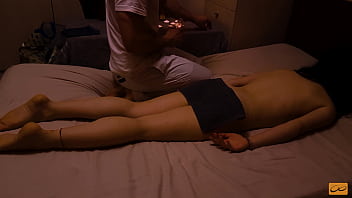 Ich konnte nicht widerstehen und fickte den heißen achtzehnjährigen Kunden während der erotischen Nuru-Thai-Massage - Unlimited Orgasm