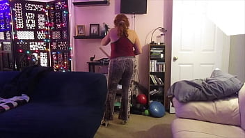 Hotwife Steffi white elephant pussy dance (alt view)