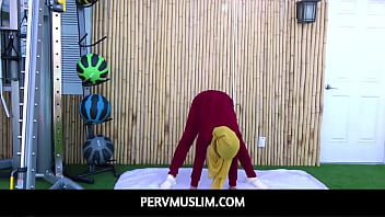 PervMuslim - Кира Перес под хиджабом