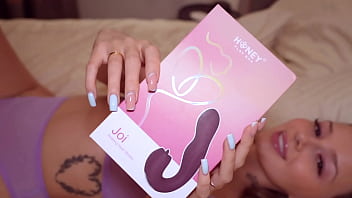 My New Toy From HoneyPlayBox Makes Me Cum Hard