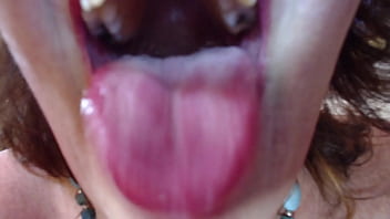 878 Slinkin Linkin In My Throat Lippen Zunge und Speichel Video