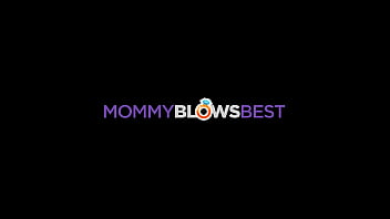 MommyBlowsBest - Грудастая милфа-учительница снимает очки, чтобы лучше сосать мой член