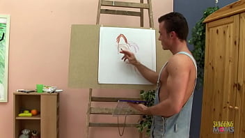 Pintor começa a foder sua modelo morena depois de chupar seu pau