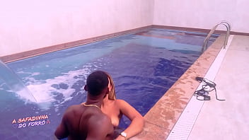 I sucked my BBC boyfriend's huge dick in the motel pool and he fucked me without a condom - Marlon Costa