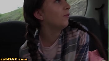 Vagabunda de táxi de 19 anos perfurada em missionário por grande pau branco