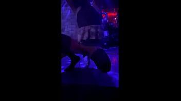 Stripper Zorra Bailando Tubo para Amante • Stripper Slut Doing Pole Dance to Lover