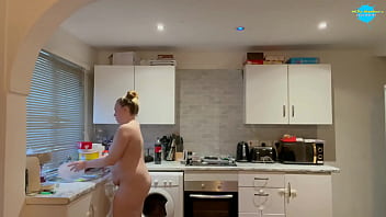 AMATEUR TEENAGER Naked Cleaning