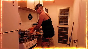 LOOK AT HOW I FILL MY ASS WITH CUM IN THE KITCHEN LIKE A GOOD HOUSEWIFE WHORE