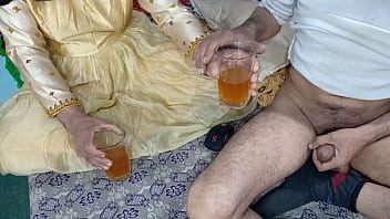 الهندي متزوج حديثا العروس الشرج مارس الجنس مع الذكية دسار بعد عصير صحي