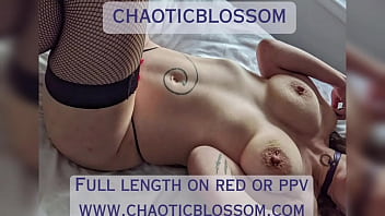 Anal slut Chaoticblossom stretches and fucks ass, squirts hard