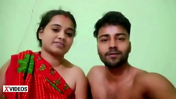 La bella e sexy indiana Bhabhi fa sesso con il suo fratellastro