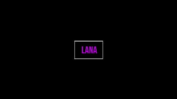 ExCoGi - ¡La hermosa rubia Lana se corre frente a la cámara por primera vez!