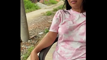 sexy colombiana mamandole la verga a su vecino en publico es pillada
