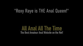 Perversão Anal! Linda curvilínea Roxy Raye leva um punho até sua bunda grande!
