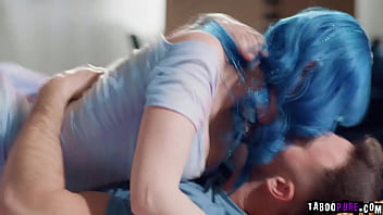 Sexy hot babe Jewelz Blu a alimenté le sexe avec Seth Gamble pour son petit ami