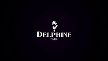 Delphine Films - La impresionante nena Ana Foxxx se pierde en un jardín sensual