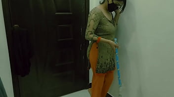 Красивая пакистанская горничная впервые занимается анальным сексом
