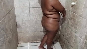 Very slutty wife showing off in the bath