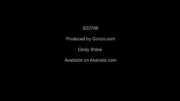 Natale anale e piscio 2021 di Cindy Shine con GONZO SZ2788