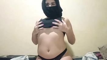 Amateur Arab Teen Masturbates Gushing Pussy In Niqab Instead Of Praying In Mosque