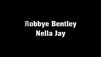 Nella Jay se fait baiser avec Robbye Bentley
