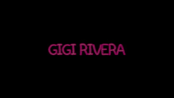 Gigi Rivera de peito pequeno é uma merda como uma vagabunda frenética e engole porra