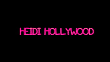 Heidi Hollywood suga e empurra um grande galo negro até o fim!