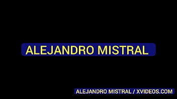فيديو صنم في سروال داخلي أصفر أليخاندرو ميسترال