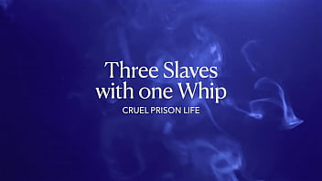 Domina Herrin April – Teil zwei von drei Sklaven mit einer Peitsche
