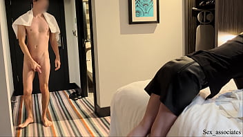 Une femme de ménage latina se fait baiser par un invité dans un hôtel espagnol