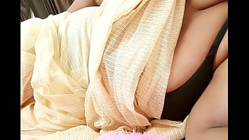Hyderabad usha aunty showing boobs