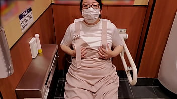 A married woman masturbates in the store's toilet while shopping
