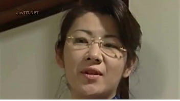 beautiful japanese step mom seduce
