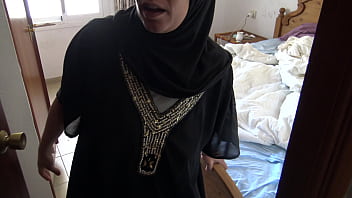 mi vecina musulmana es una puta y hoy se orinó por su concha peluda