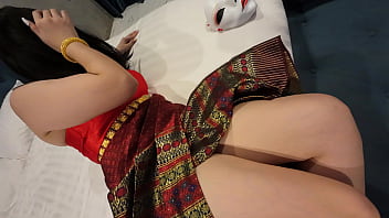 Thailändische Tänzerin mit großen Brüsten wird wieder in ihre Muschi gespritzt.