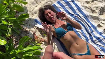 Énervé contre une fille sur une plage publique - Elle était choquée