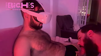 Peludo usa óculos de realidade virtual - VÍDEO completo no RED