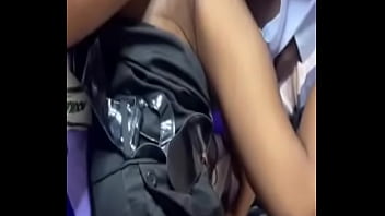 Una giovane donna keniota sexy e minuta prende un cazzo più grande della sua figa