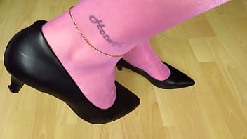 Escarpins, bas de nylon, bracelet de cheville et tatouages Clarks Linvale Jerica en cuir noir - shoeplay par Isabelle-Sandrine