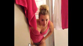 sex pussy girl celebrity nude sextape blond toilette kaley cuoco