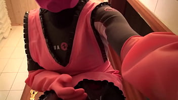 Housemaid in pink rubbergloves